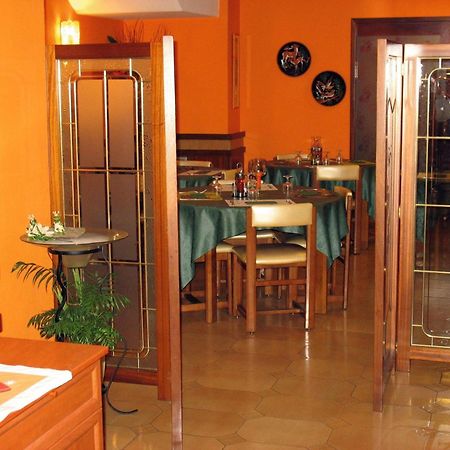 Hostal La Barretina Фігерас Екстер'єр фото