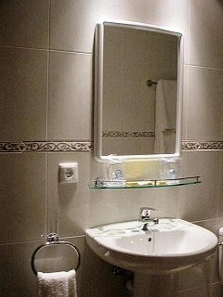 Hostal La Barretina Фігерас Екстер'єр фото