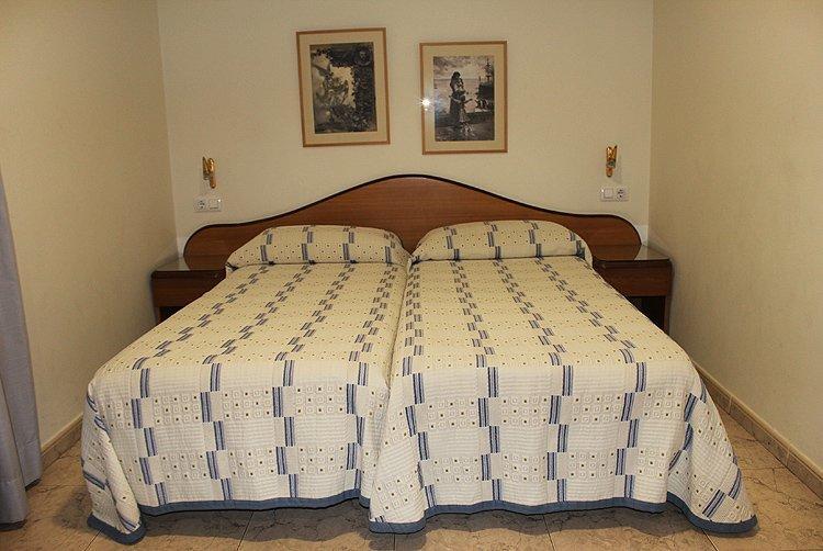 Hostal La Barretina Фігерас Екстер'єр фото