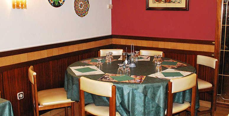 Hostal La Barretina Фігерас Екстер'єр фото