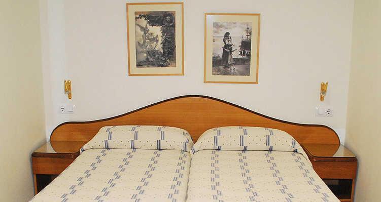 Hostal La Barretina Фігерас Номер фото