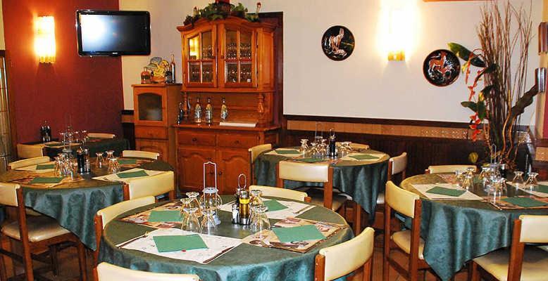 Hostal La Barretina Фігерас Екстер'єр фото